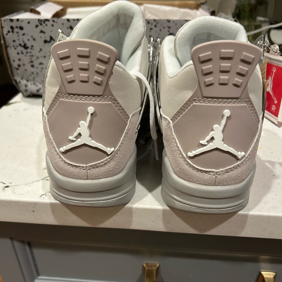 Nike Air Jordan 4 Retro - Picture 3 of 8